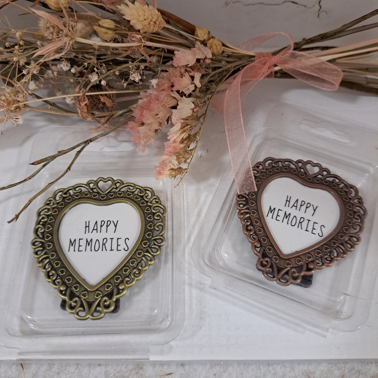 Mini-cadre photo « Happy Memories » – Détails délicats avec bordure en cœurs