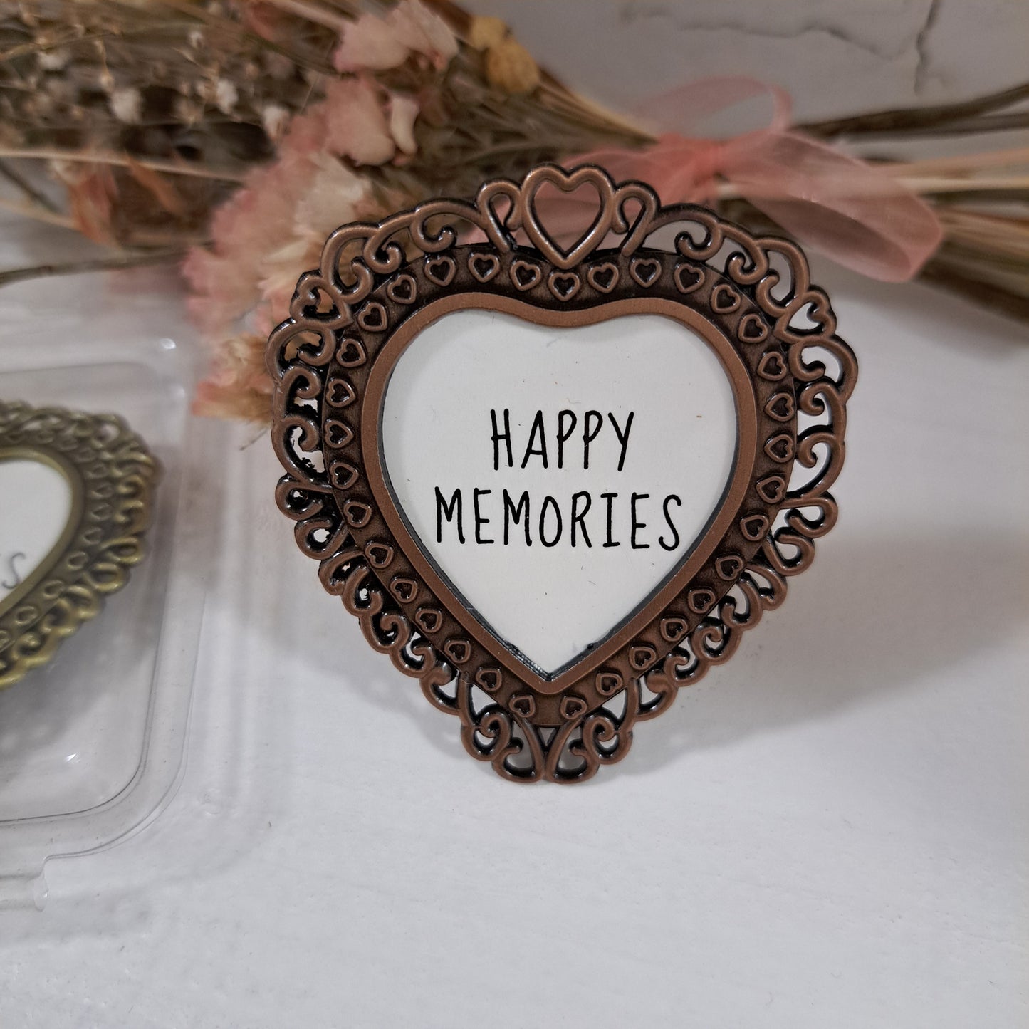 Mini-cadre photo « Happy Memories » – Détails délicats avec bordure en cœurs