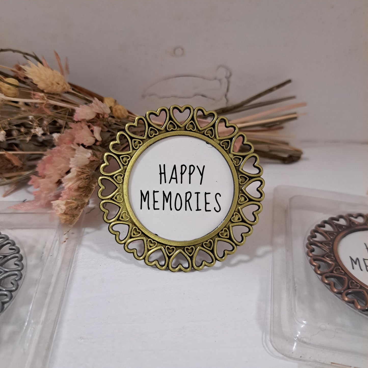 Mini-cadre photo « Happy Memories » – Détails délicats avec bordure en cœurs