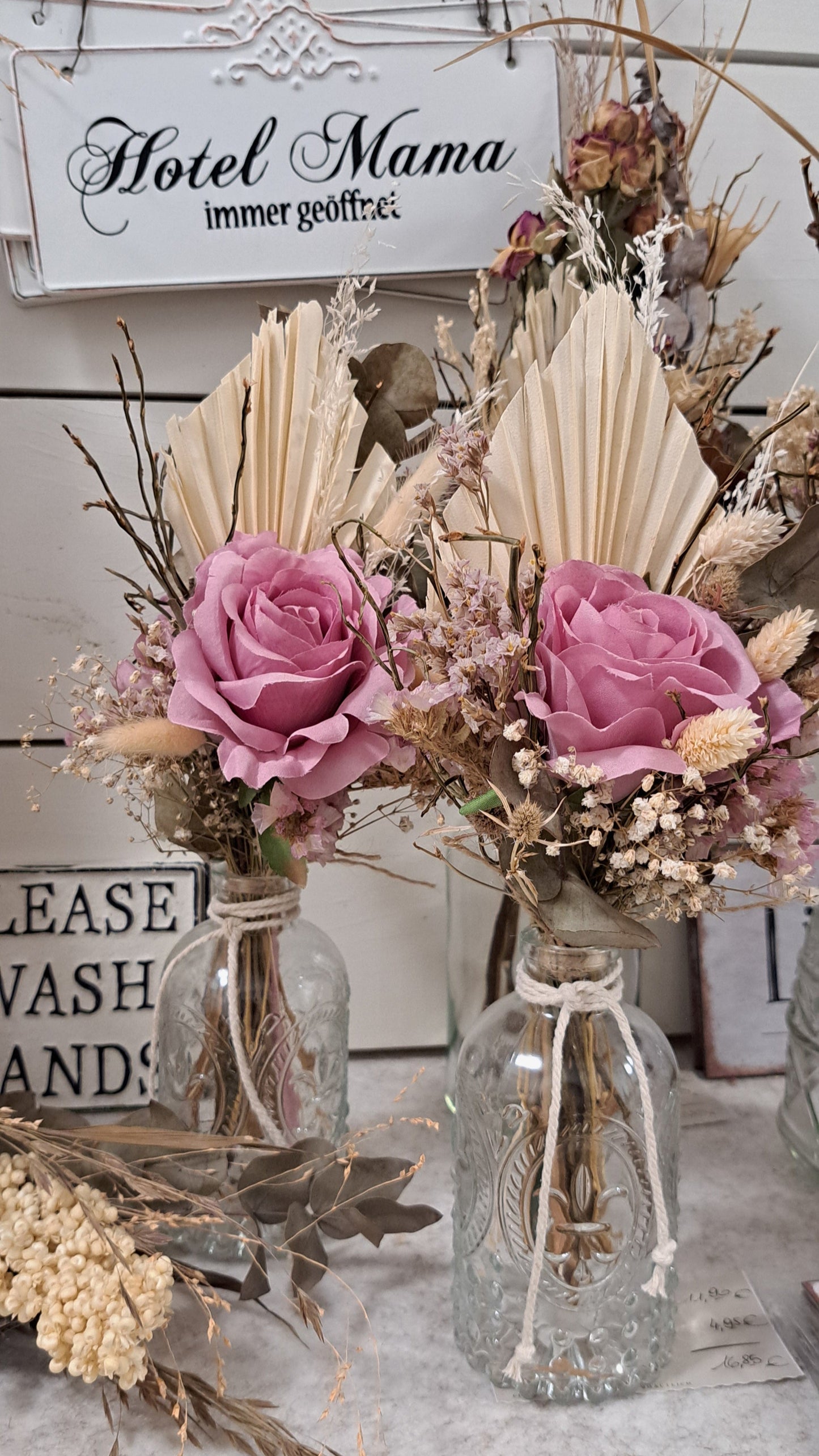 Petit bouquet en tons naturels & lilas avec vase