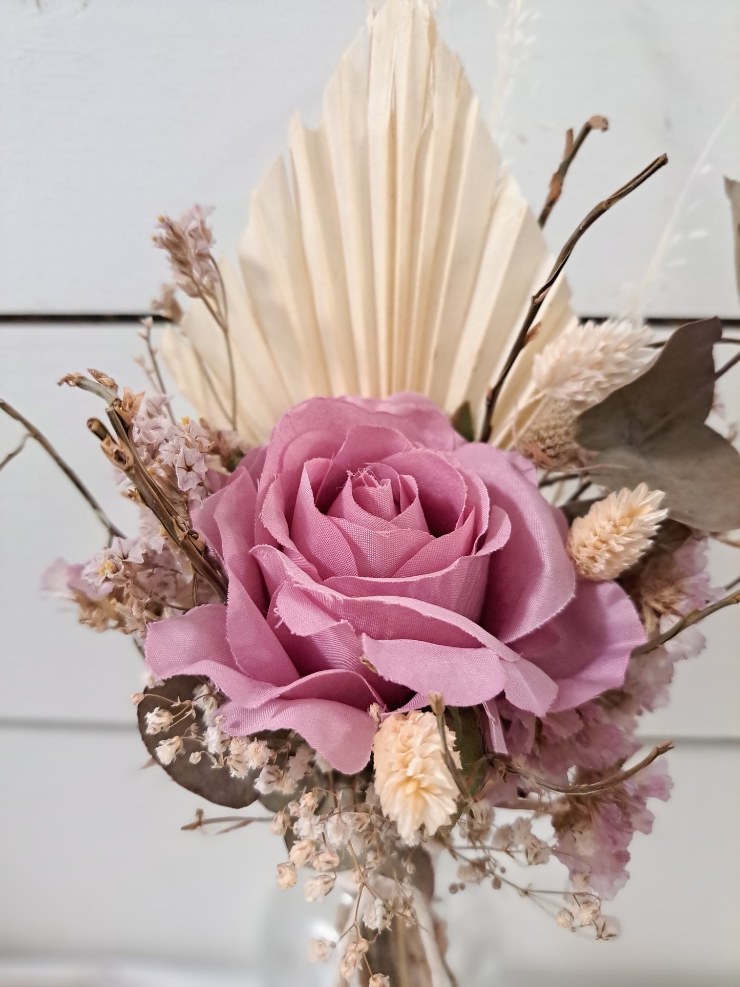 Petit bouquet en tons naturels & lilas avec vase