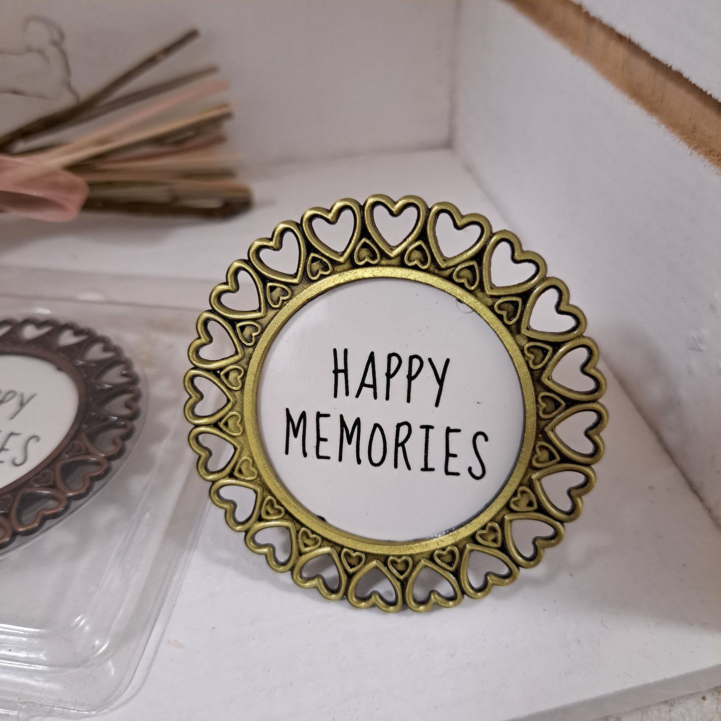 Mini-Bilderrahmen „Happy Memories“ – Liebevolle Details im Herzdesign